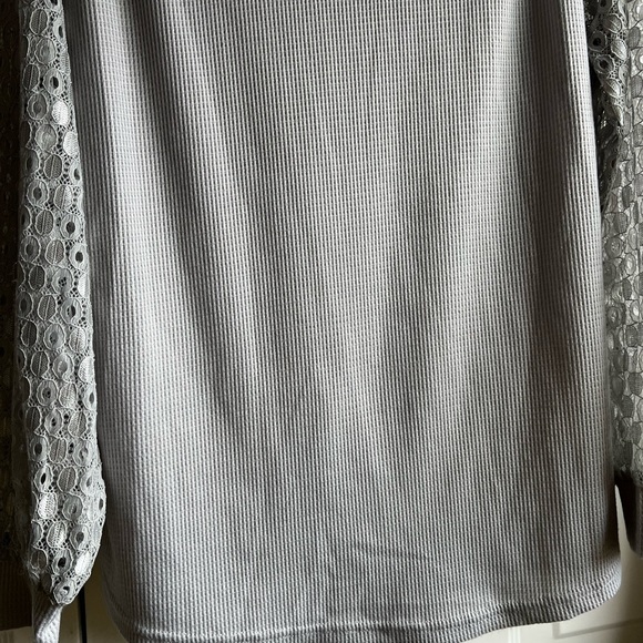Grey Thermal with Eyelet Sleeves - Picture 4 of 8